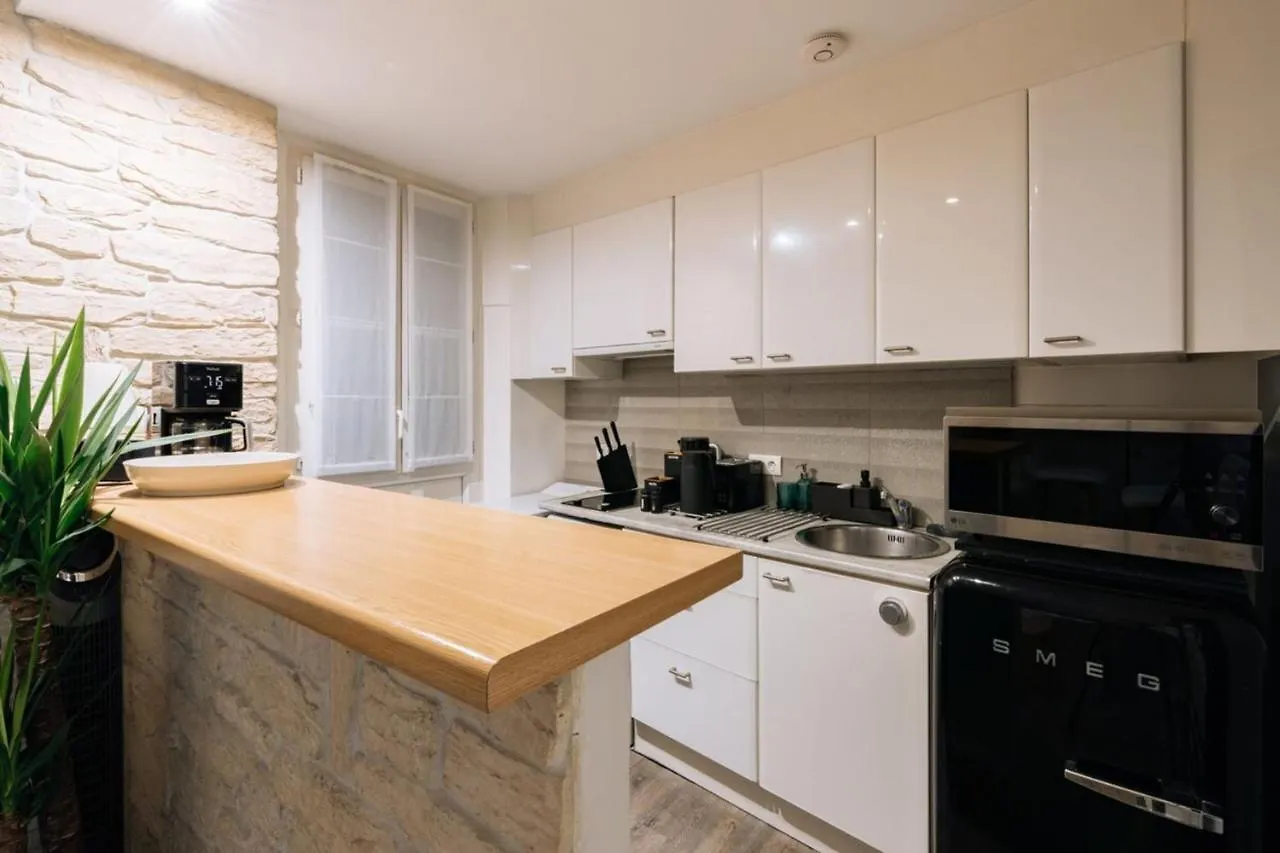 パリChic & Stylish 1Bd Apart Louvre-Rivoli!アパートメント パリ